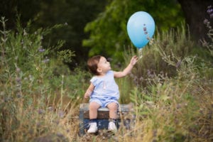 Vancouver_WA_Newborn_Photographer_Gretchen_Barros_Photography_One_Year_Boy_and_Balloon