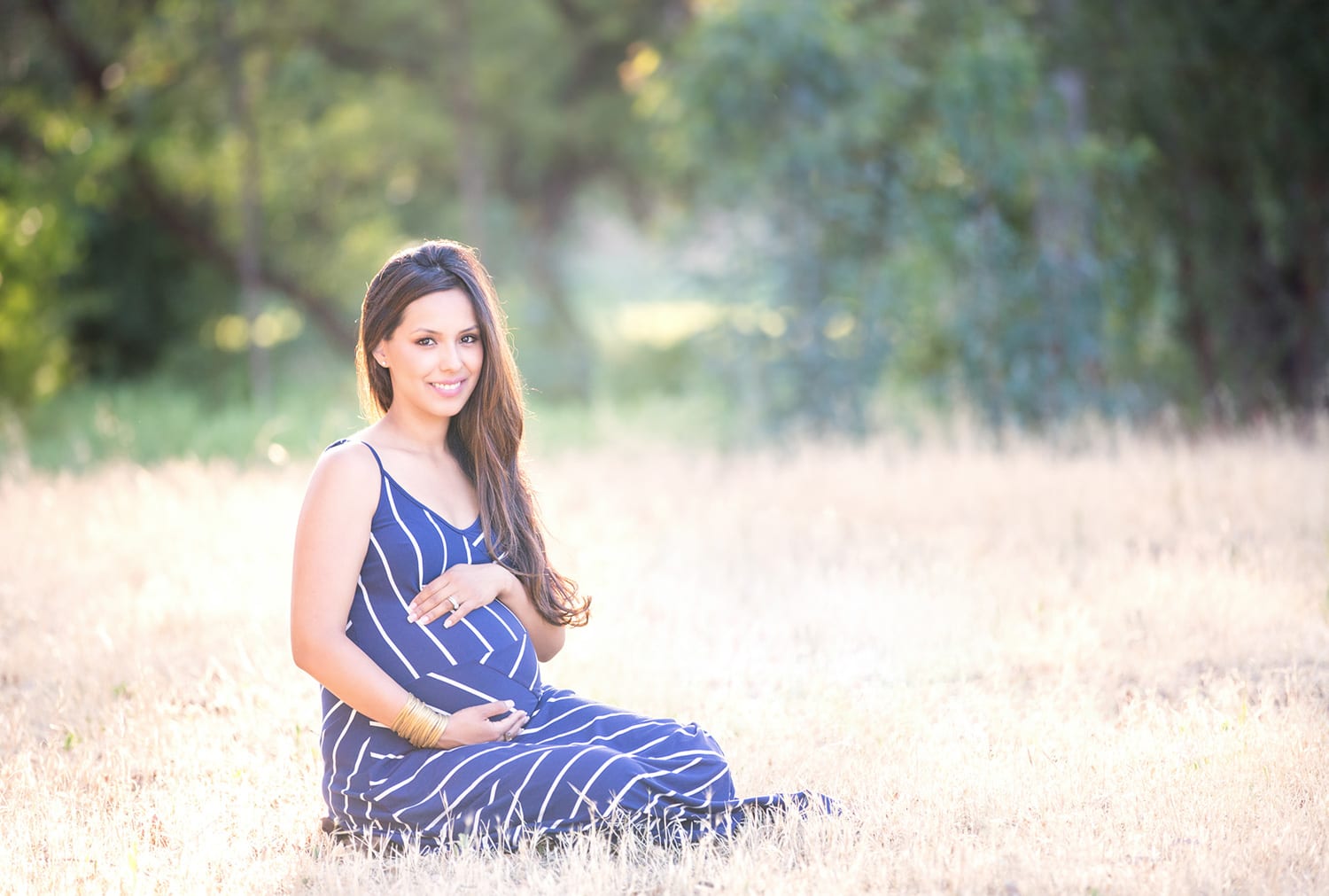 Portland_Maternity_Photographer_Gretchen_Barros_Photography_Maternity_in_Grass